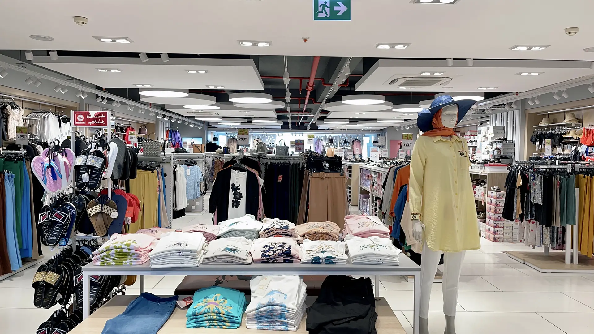 Çetinkaya beyoğlu kadın tekstil (17) çetinkaya kadın giyim mağaza tasarımı