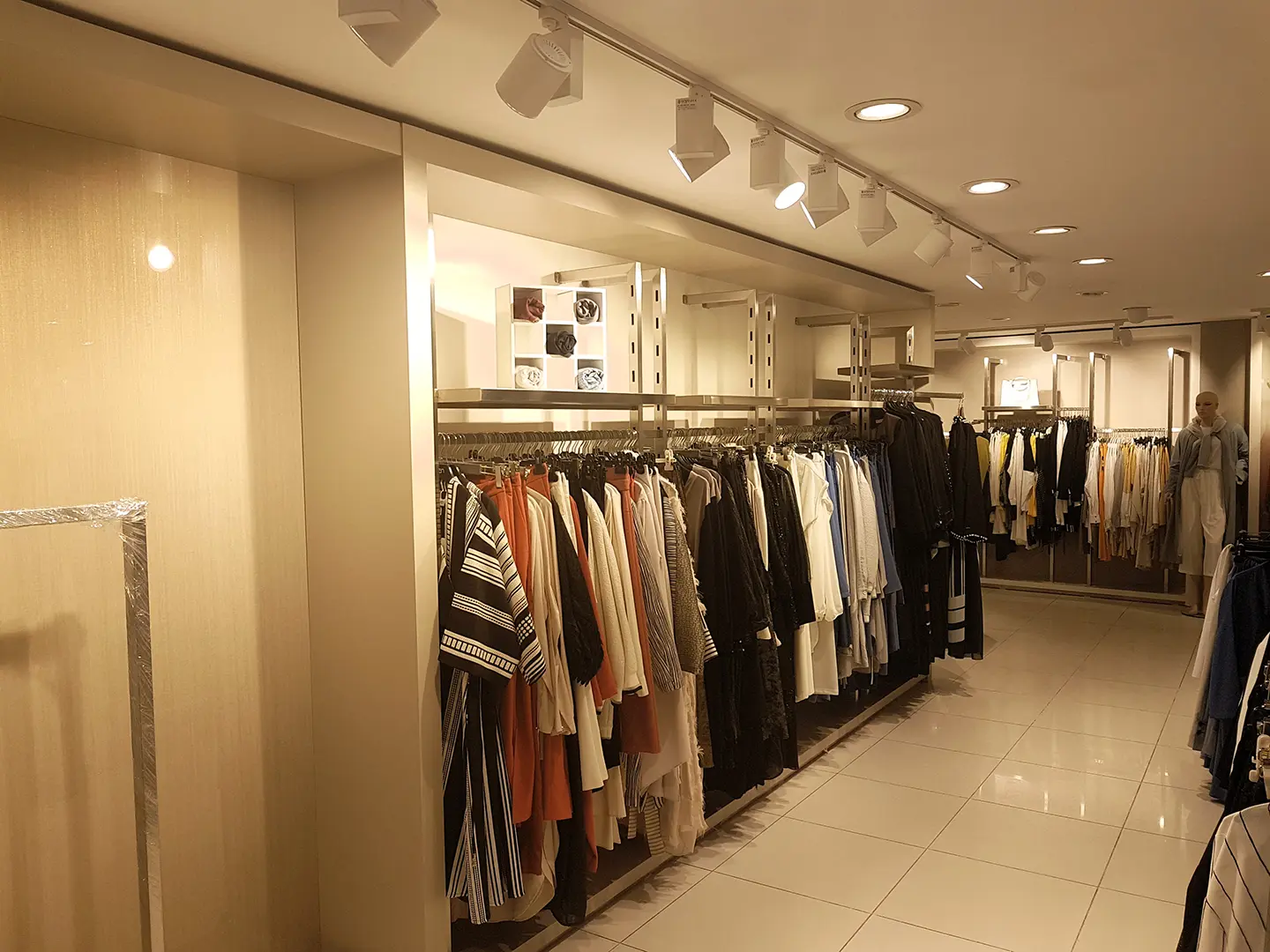 pendik ebra giyim mağaza tasarımı